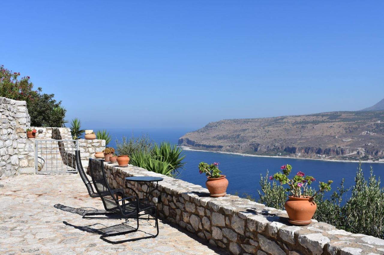 Villa Smaragda Liménion エクステリア 写真
